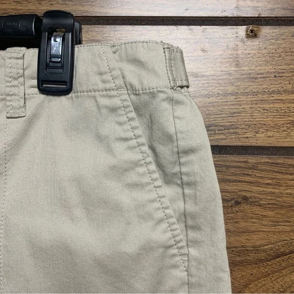 Dockers khaki shorts size 12 very little stretch 5 inch length - Picture 2 of 9